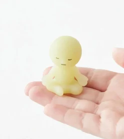 Figurine fluorescente Smiski - série Yoga