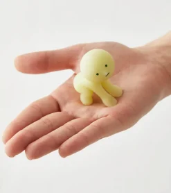 Figurine fluorescente Smiski - série Living