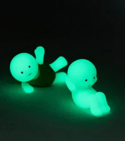 Figurine fluorescente Smiski - série Exercising