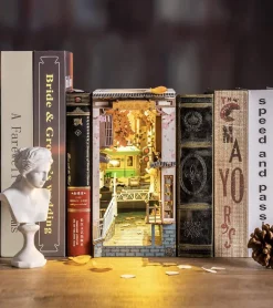 Kit DIY maison miniature en serre-livre - Sakura Densya