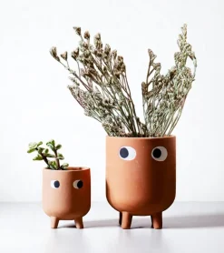 Petit cache-pot à fleur en terre cuite