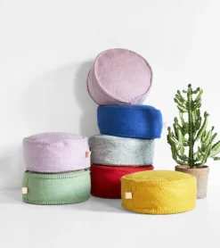 Pouf coloré en laine